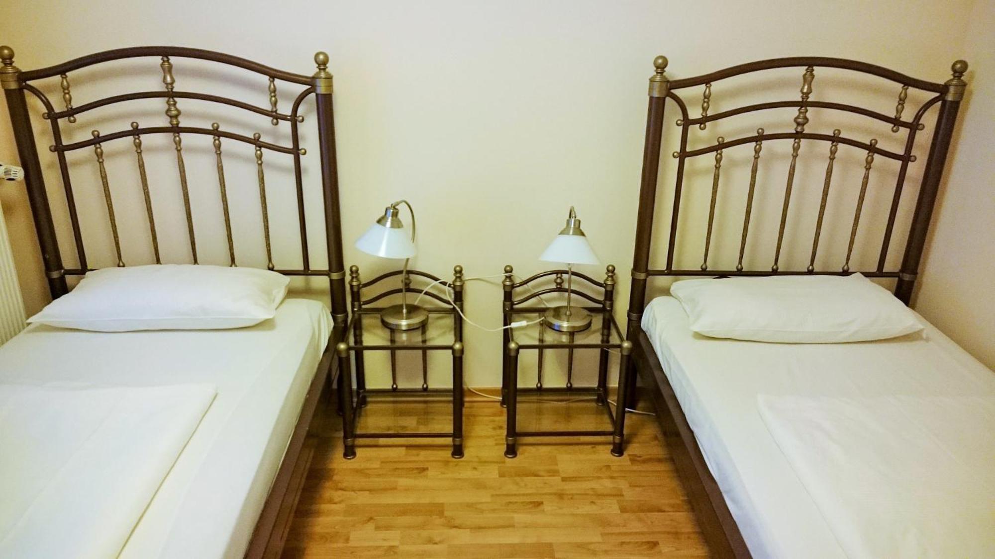 Apartments Hotel Petersburg Dusseldorf Room photo